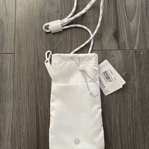 Lululemon cross body pouch